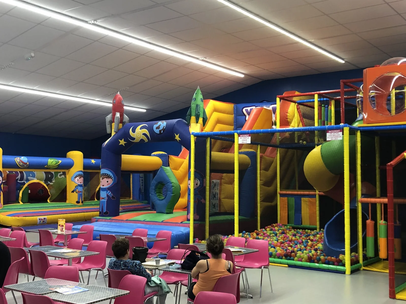 Play structures, slides and family area in a Youpi Parc